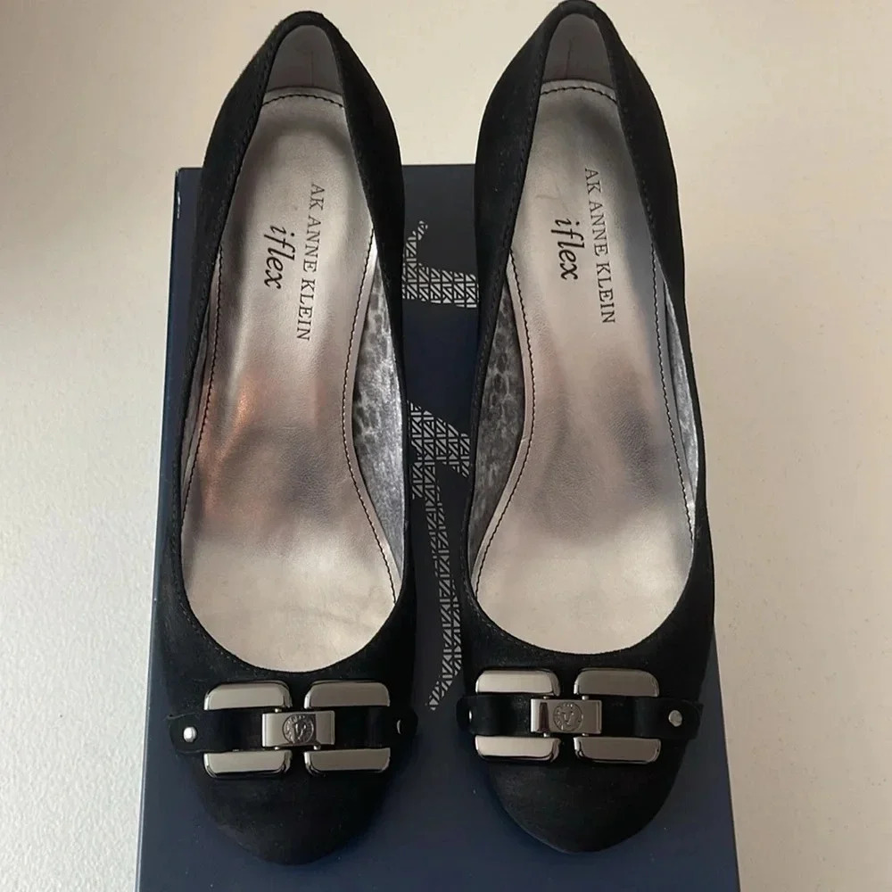 AK Anne Klein iFlex FANNON Suede Pump Size 6.5M